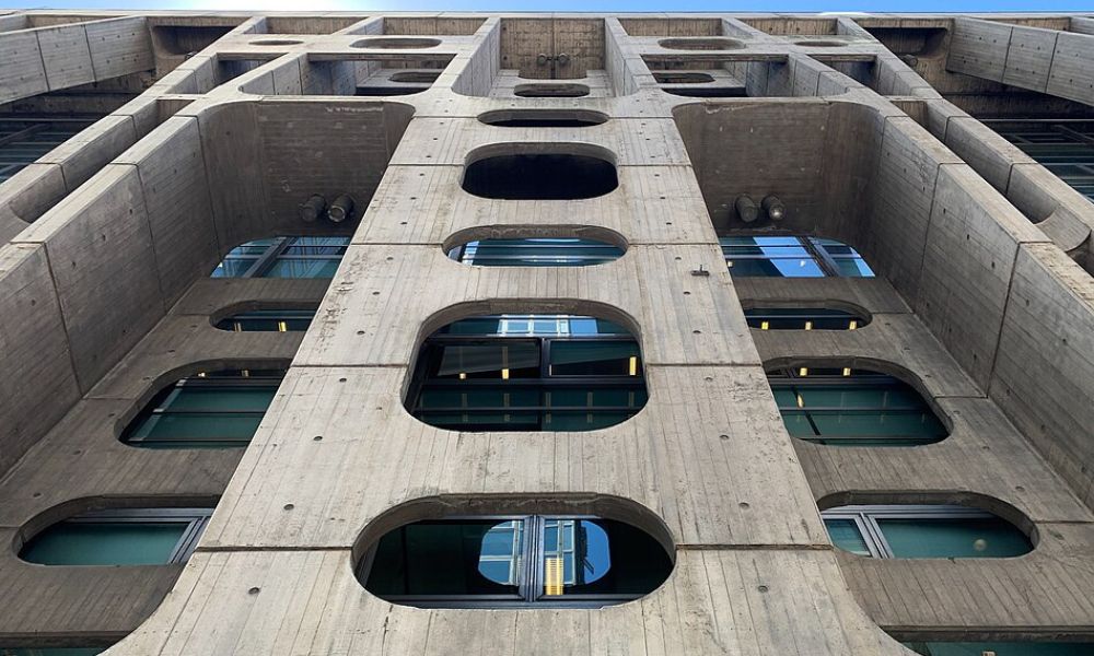 Detalles de la fachada de la ex sede central del Banco de Londres y América del Sur.