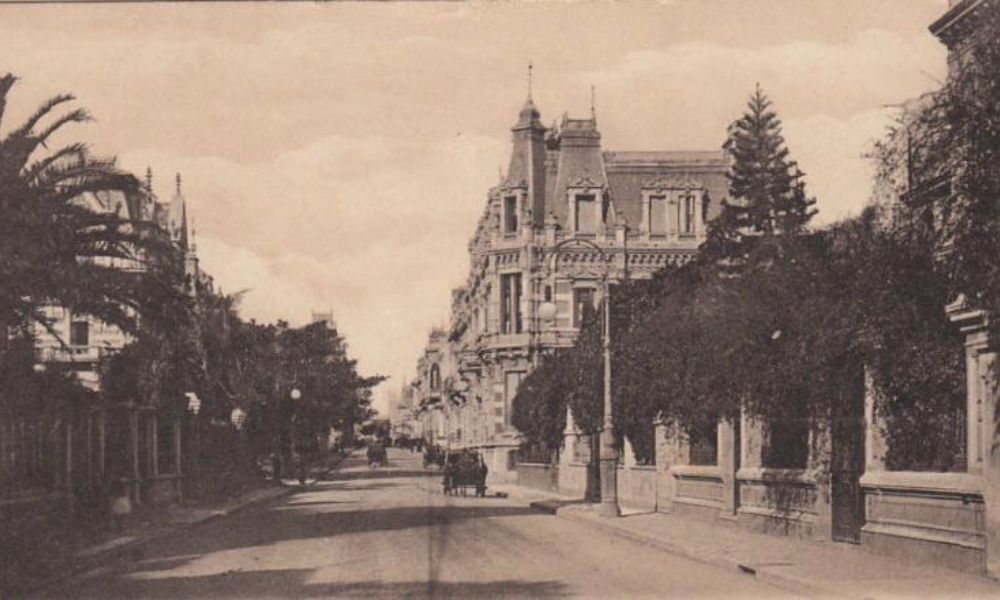 Avenida Alvear hacia Rodríguez Peña, año 1900.