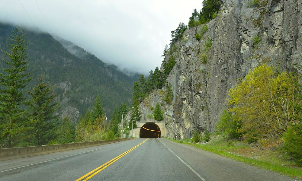 Uno de los tramos de montaña de la autopista nacional más larga de América.