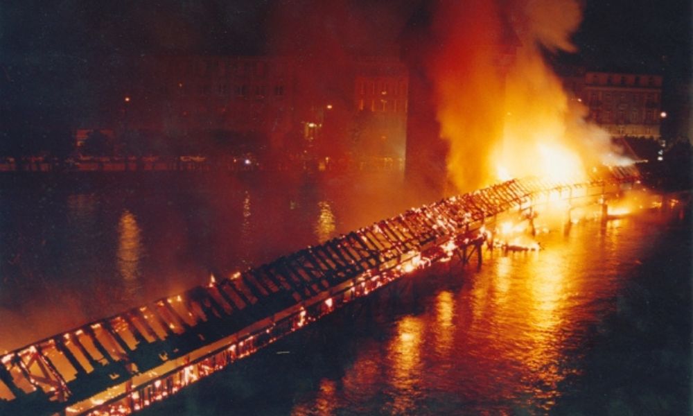 Incendio que afectó al puente de madera más antiguo de Europa.