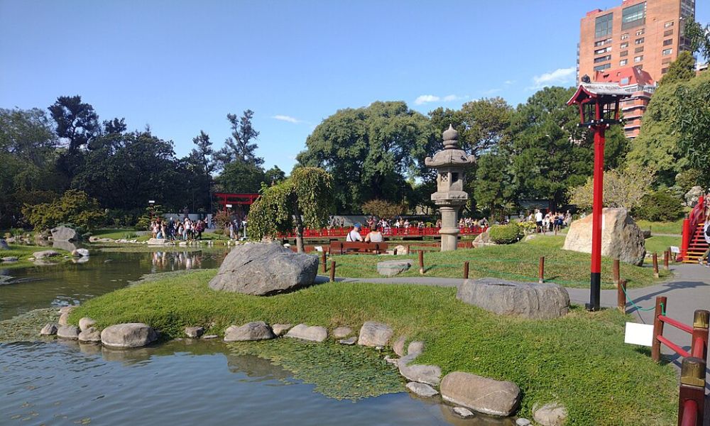 Turistas en el Jardín japonés de Buenos Aires. 