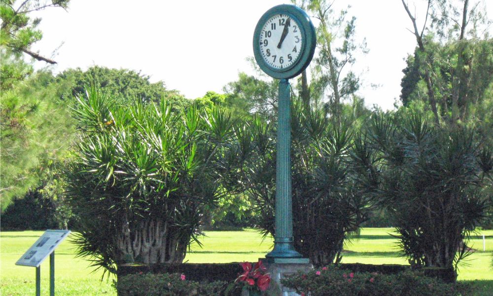 Monumento en conmemoración del tsunami que afectó a Hawaí, después del terremoto de Valdivia, y que ocasionó la muerte de 61 personas. El reloj marca la hora exacta en la que golpeó la primera ola.