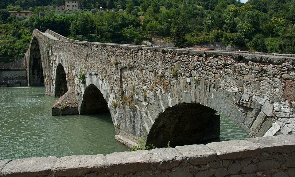 Estructura en detalle del puente del Diablo de Italia.