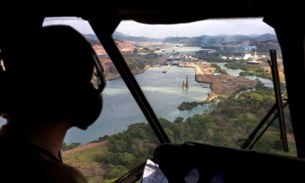 Canal de Panamá, visto desde un helicóptero