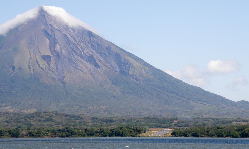 Vista panorámica de la isla volcánica de "agua dulce" más grande del mundo, ubicado en Latinoamérica.