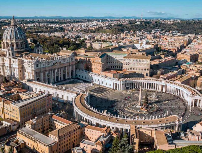 País más pequeño del mundo sin salida al mar - Estado de la Ciudad del Vaticano.