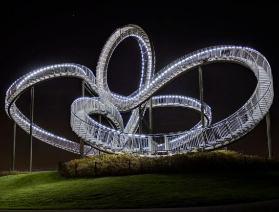 Tiger and Turtle: una llamativa obra de arte que simula una montaña rusa peatonal 