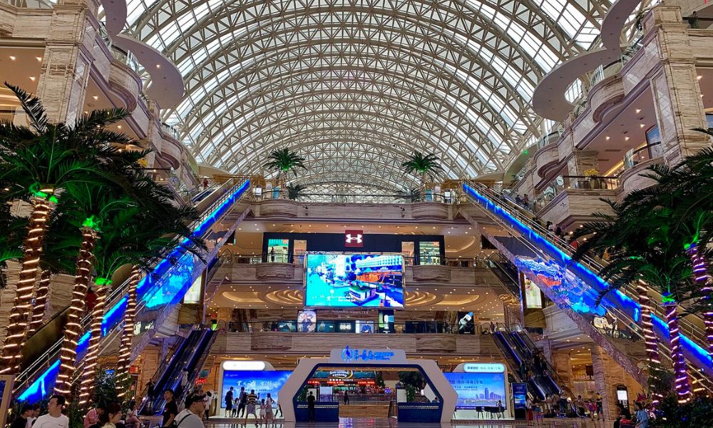 Interior del New Century Global Center de China. 