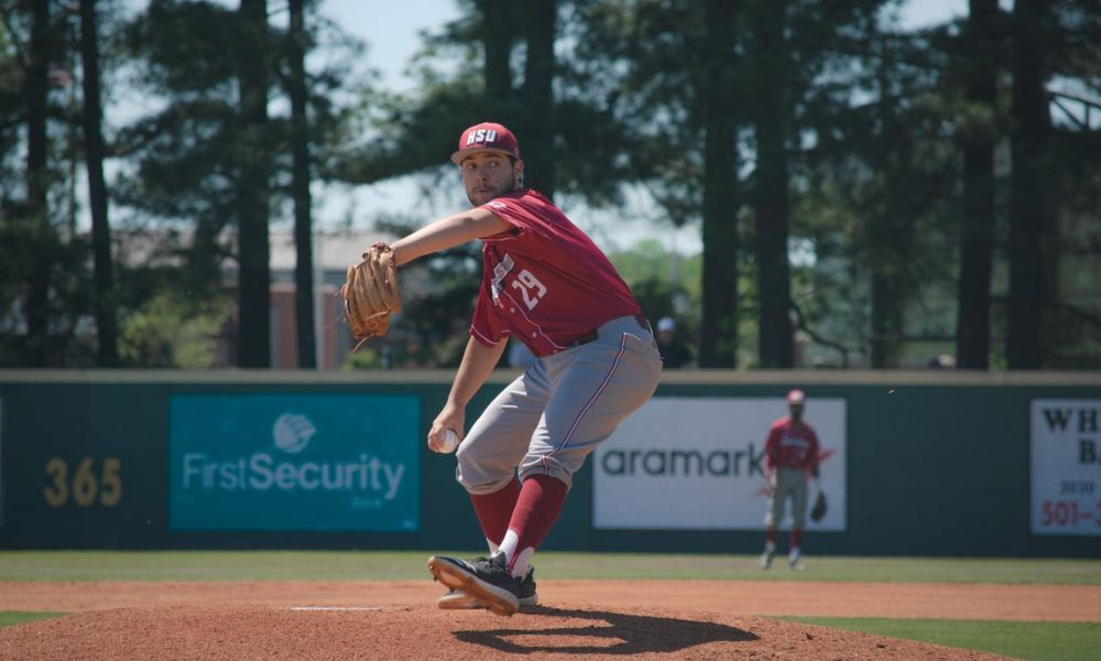 Un jugador de béisbol. 