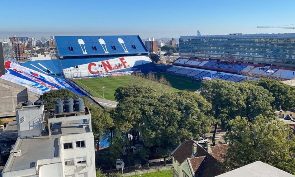 Vistas de los alrededores del estadio de fútbol más antiguo de América. 