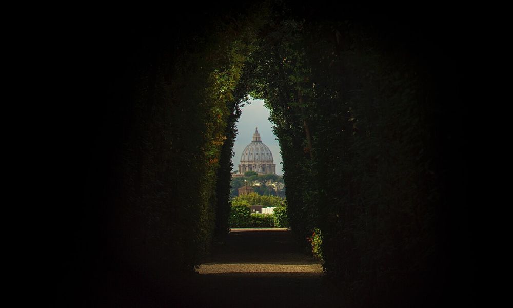 Paisajes que se observan a través de la Cerradura de Roma. 