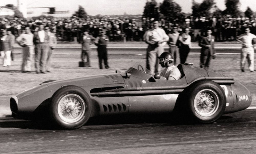 Juan Manuel Fangio en plena competencia. 