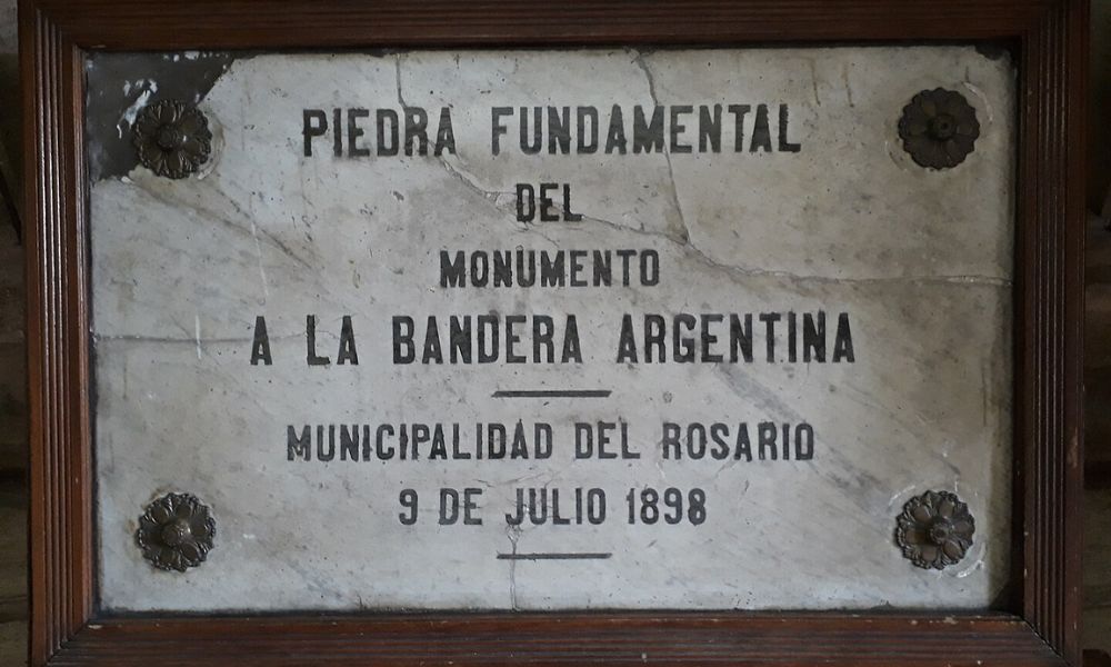 Piedra fundamental del Monumento Histórico Nacional a la Bandera.