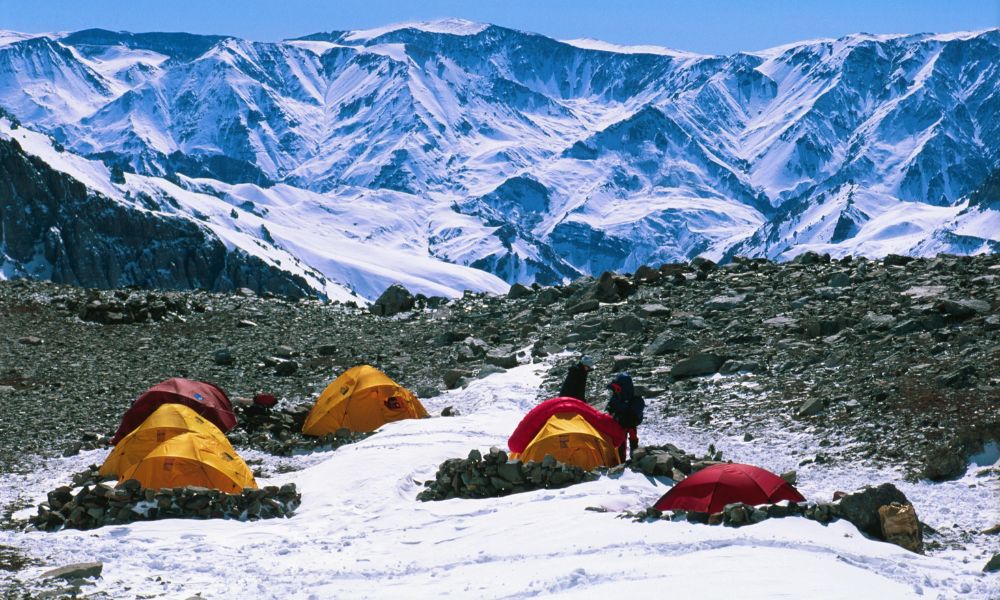 Campamento frente a la cima del Aconcagua. 