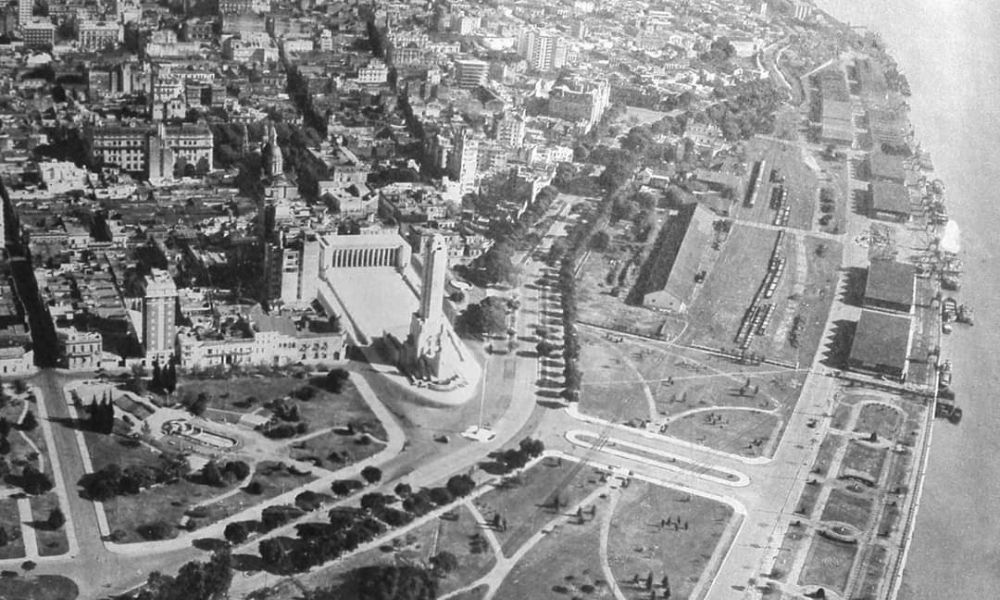 Foto antigua del Monumento Histórico Nacional a la Bandera.