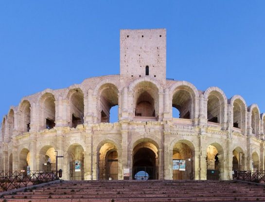 Arlés, el sorprendente anfiteatro de 2.000 años de antigüedad que permanece intacto 