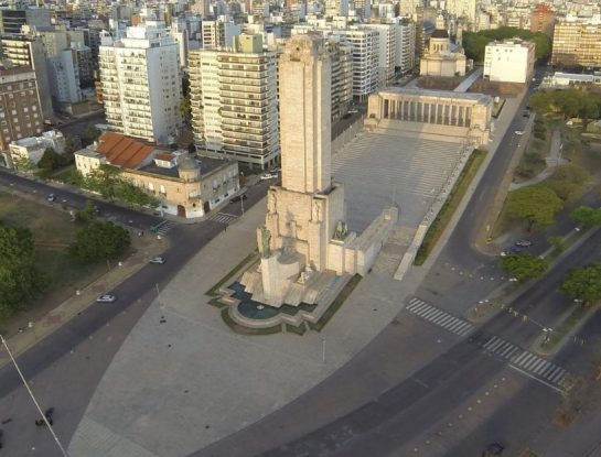 Monumento Histórico Nacional a la Bandera: un ícono patrio de hormigón 