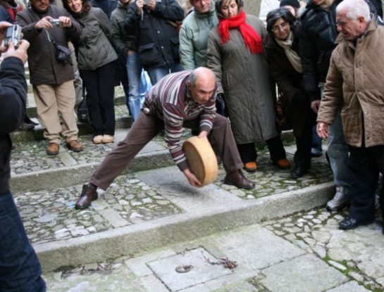 Fiesta del Maiorchino, el curioso evento que organiza “carreras” de quesos