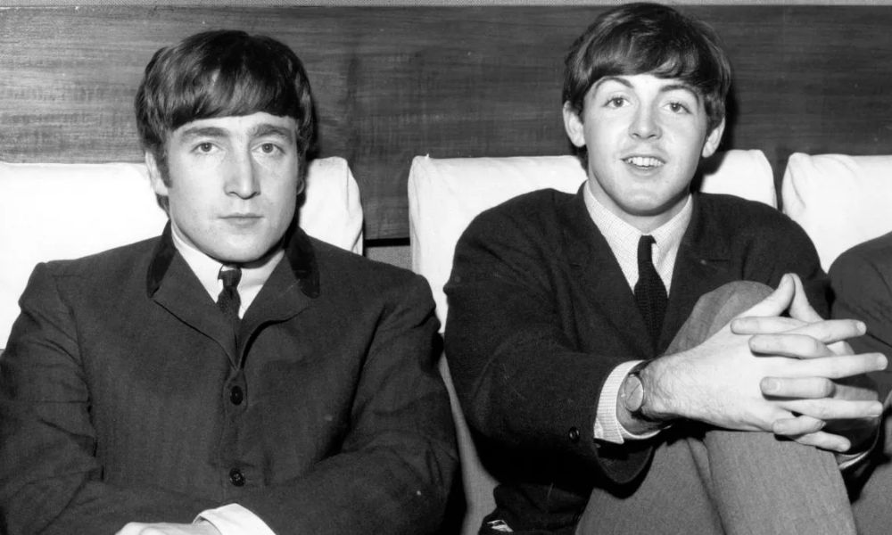 6 de julio - John Lennon y Paul McCartney.