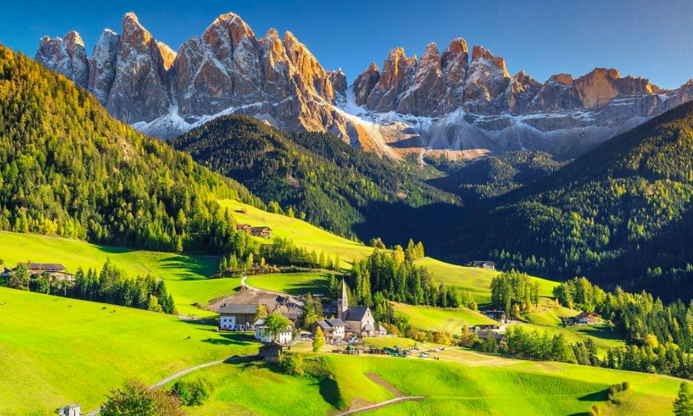 Las Dolomitas, montañas de Italia que cambian de color al atardecer