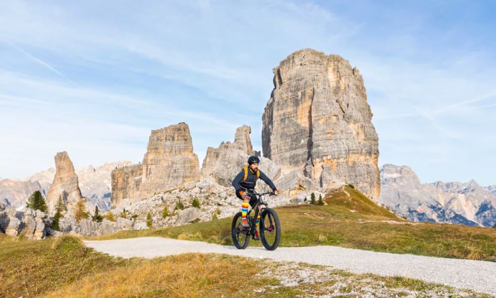 Ciclismo aventura en las antiguas "Monti Pallidi", en Italia