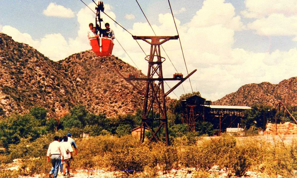 El cable carril más largo y alto del mundo, utilizado con fines turísticos. 