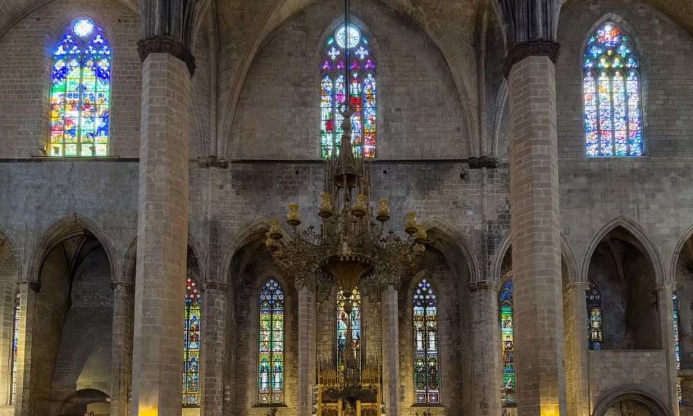 Interior de la Catedral del Mar, en Barcelona, España