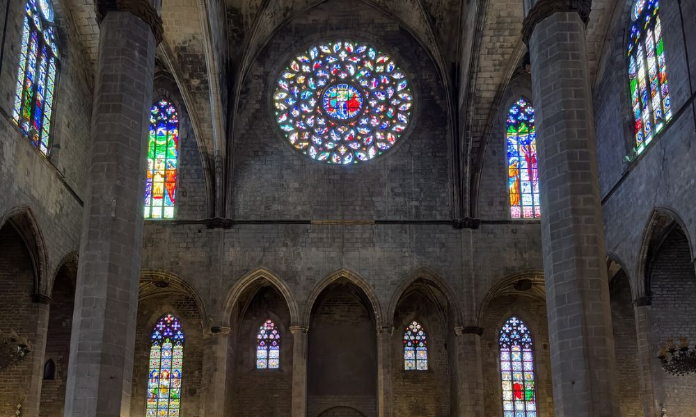 Interior de la Catedral del Mar, en Barcelona, España