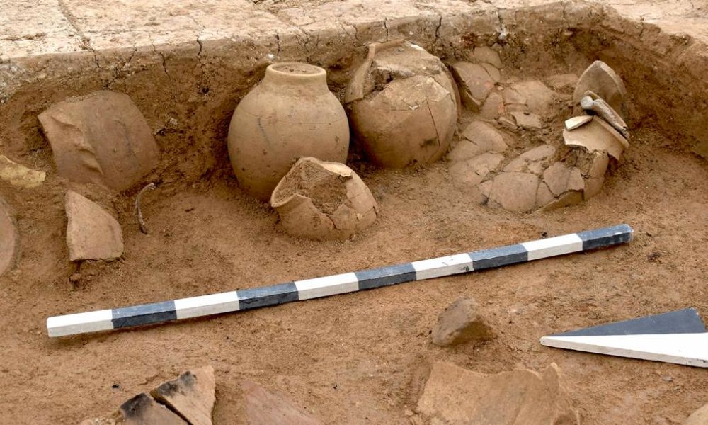 Objetos de arcilla en la ciudad milenaria oculta bajo el río Tigris - Irak