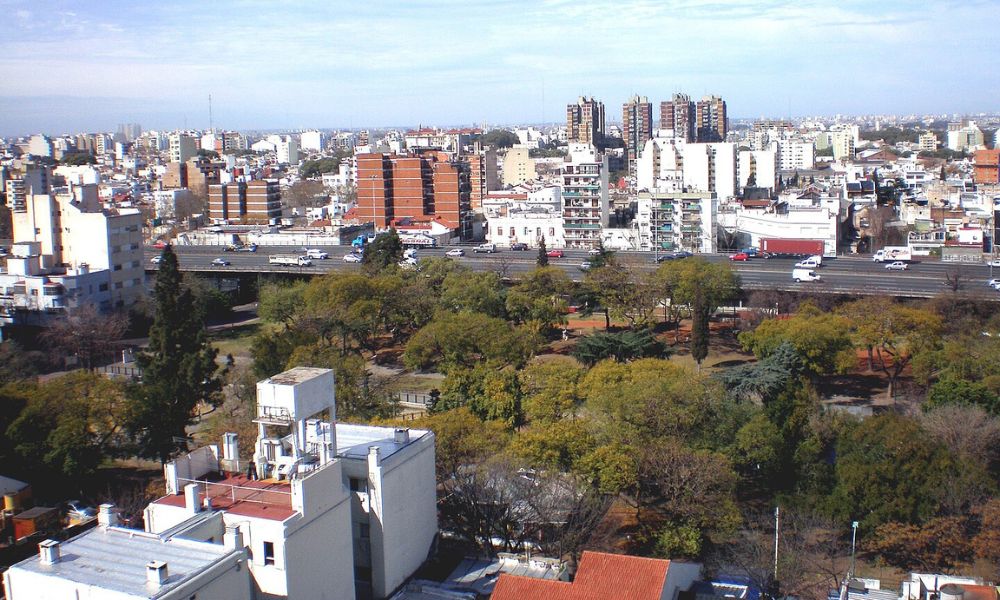 Paisaje de la comuna con mayor densidad de población de la Ciudad de Buenos Aires.