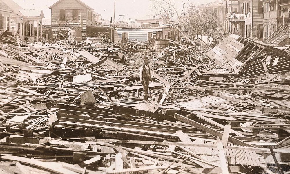 casas de madera destruidas por el huracan de galveston 1900