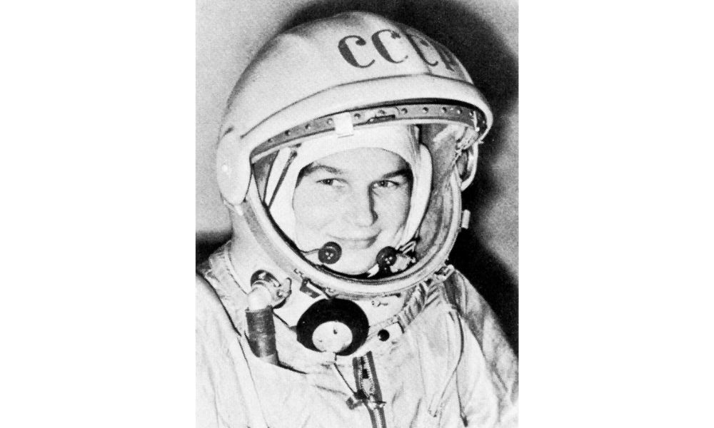 Valentina Tereshkova con su traje de cosmonauta.