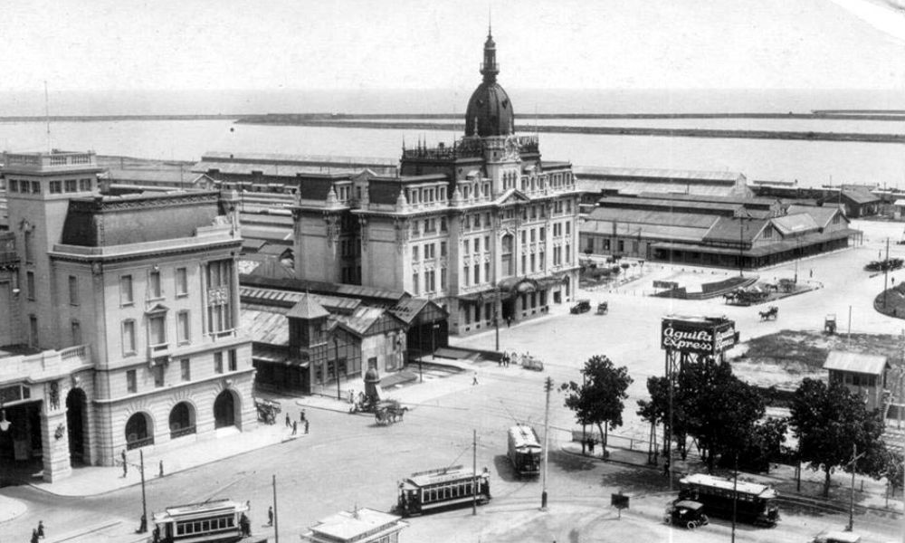 Fachada de la estación del Ferrocarril Central Argentino