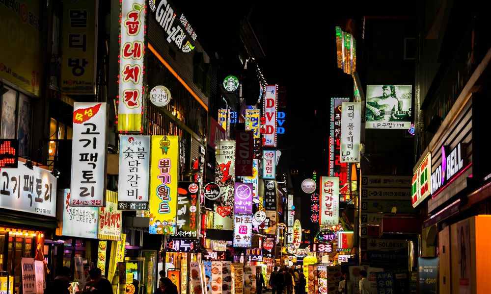 corea del sur edificios carteles y luces