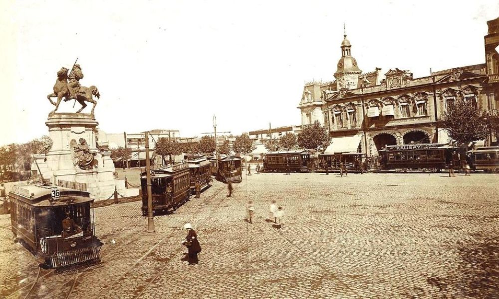 Foto antigua del monumento a Giuseppe Garibaldi.