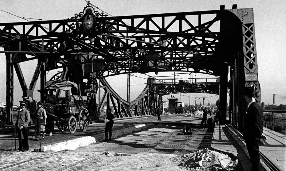 Foto histórica del Puente Victorino de la Plaza.