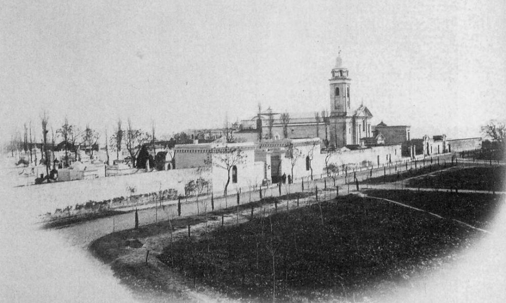 Foto antigua de la Basílica Nuestra Señora del Pilar, en la comuna más pequeña de la Ciudad de Buenos Aires.