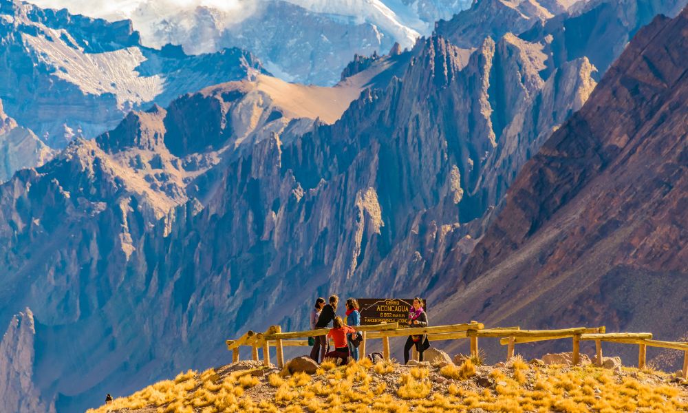 aconcagua argentina montañas y algunas personas