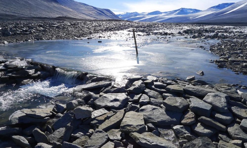 Agua de río más largo de la Antártida.