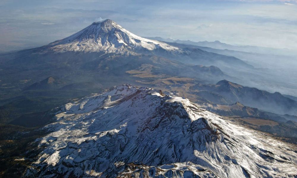 Volcán Popocatépetl junto al Iztaccíhuatl, protagonistas de una leyenda de amor y tragedia