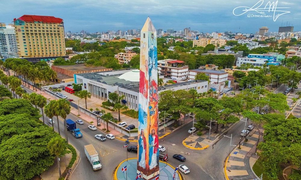 Obras de arte sobre el Obelisco Macho de Santo Domingo. 