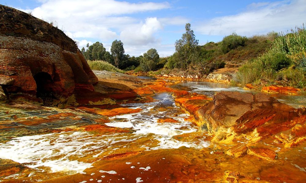 Paisajes que rodean al río Tinto.