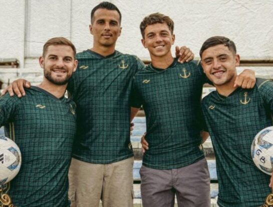 El Club Guillermo Brown y sus camisetas en homenaje al almirante irlandés que luchó por la Independencia argentina