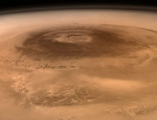 ¿Cuál es la montaña más alta del sistema solar y en qué planeta está? 
