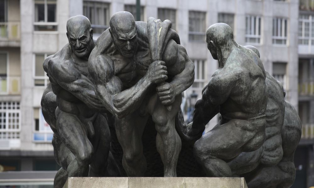 Monumento al Trabajo en la ciudad "más feliz" de España