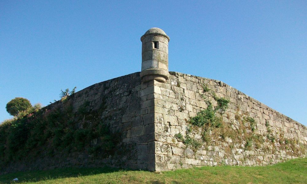 Castillo de San Sebastián en Vigo, España, que comenzó a construirse en 1656