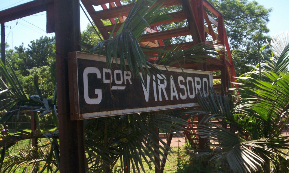 Cartel de la estación de Gobernador Virasoro.