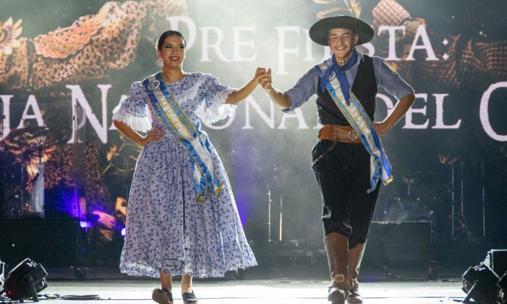 pareja ganadora de concurso de baile típico de Argentina