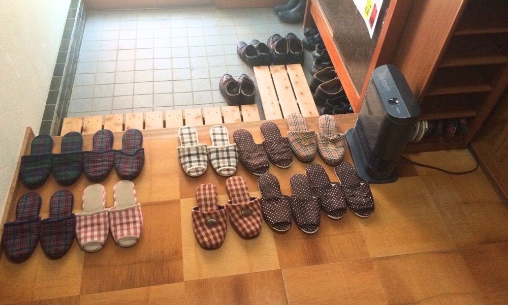 pantuflas en una casa japonesa