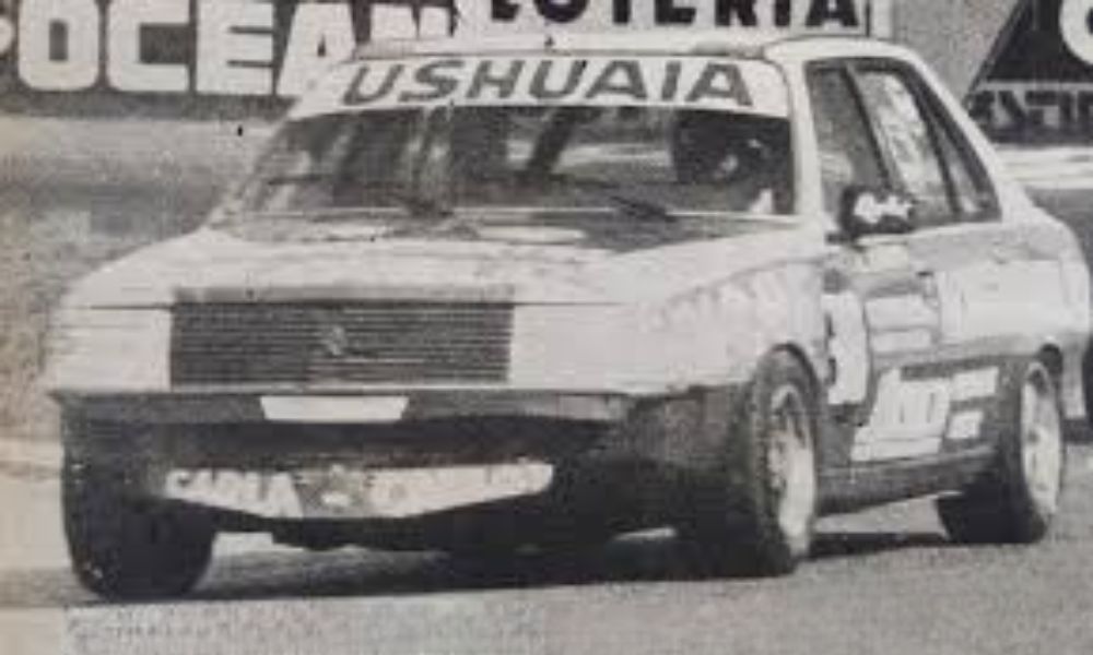 auto del automovilista carlos romero de ushuaia, tierra del fuego